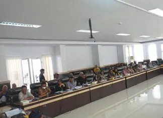 Rapat Banggar DPRD Kendari dan TAPD Bahas Perubahan APBD Tahun 2023 Rapat Banggar DPRD Kendari dan TAPD Bahas Perubahan APBD Tahun 2023
