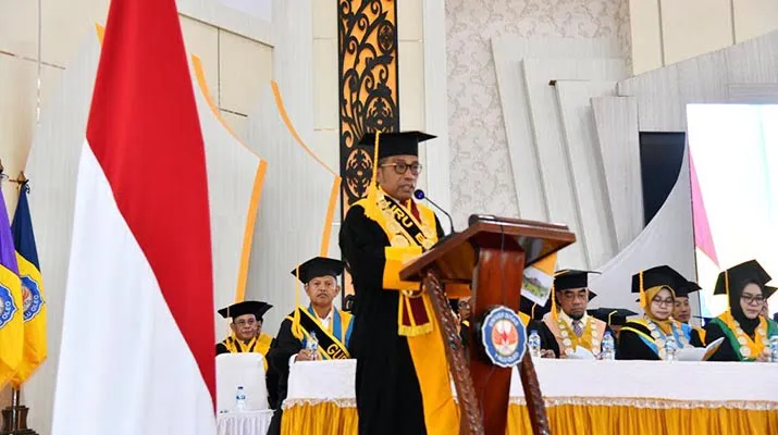 Rektor UHO Kendari, Prof. Muhammad Zamrun Firihu