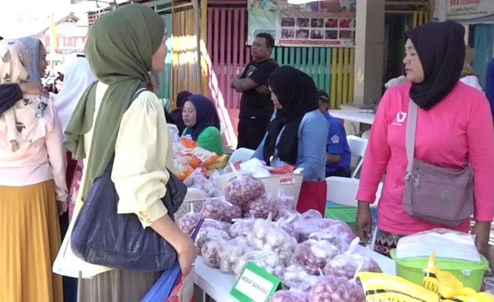 Pemkot Kendari Gelar Pasar Murah di Kelurahan Watu-watu Pemkot Kendari Gelar Pasar Murah di Kelurahan Watu-watu