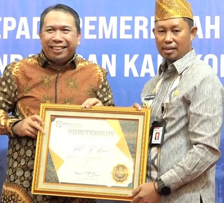 Pemkot Kendari Raih Penghargaan UHC 2023 Pemkot Kendari Raih Penghargaan UHC 2023