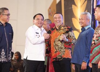 Aksan Jaya Putra Raih Penghargaan Tokoh Perubahan 2023 Aksan Jaya Putra Raih Penghargaan Tokoh Perubahan 2023
