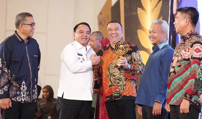 Aksan Jaya Putra Raih Penghargaan Tokoh Perubahan 2023