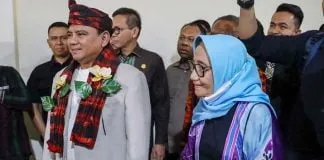 Pj Gubernur Sultra Andap Budhi Revianto Tiba di Kendari Bersama Sang Ibu Pj Gubernur Sultra Andap Budhi Revianto Tiba di Kendari Bersama Sang Ibu