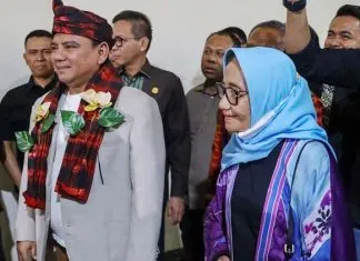 Pj Gubernur Sultra Andap Budhi Revianto Tiba di Kendari Bersama Sang Ibu Pj Gubernur Sultra Andap Budhi Revianto Tiba di Kendari Bersama Sang Ibu