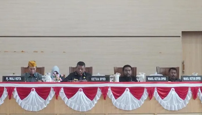 Pemkot Kendari Serahkan Materi APBD Perubahan Tahun 2023