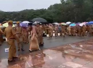 ASN Pemprov Sultra Soroti Pj Gubernur Saat Apel Pagi ASN Pemprov Sultra Soroti Pj Gubernur Saat Apel Pagi