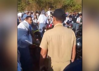 Guru dan Siswa SMKN 9 Kolaka Blokir Jalan Protes Debu Truk Tambang Guru dan Siswa SMKN 9 Kolaka Blokir Jalan Protes Debu Truk Tambang