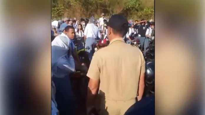 Guru dan Siswa SMKN 9 Kolaka Blokir Jalan Protes Debu Truk Tambang