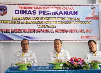 Pemkab Kolaka Serahkan Bantuan untuk Nelayan Pemkab Kolaka Serahkan Bantuan untuk Nelayan