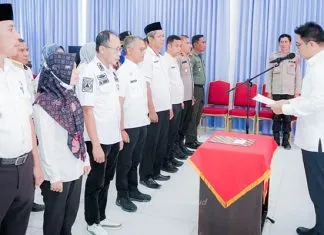 Pj Bupati Buton Tengah Kukuhkan Pengurus Forum Pengurangan Risiko Bencana Pj Bupati Buton Tengah Kukuhkan Pengurus Forum Pengurangan Risiko Bencana