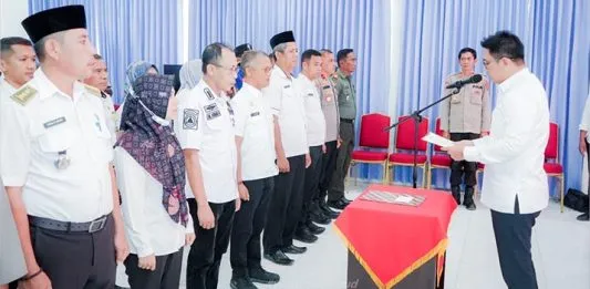 Pj Bupati Buton Tengah Kukuhkan Pengurus Forum Pengurangan Risiko Bencana Pj Bupati Buton Tengah Kukuhkan Pengurus Forum Pengurangan Risiko Bencana