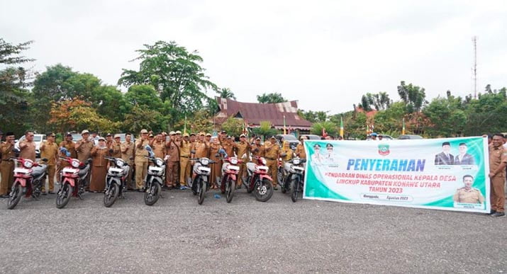 Bupati Konut Ruksamin Bagikan 35 Motor Dinas Kepada Kepala Desa