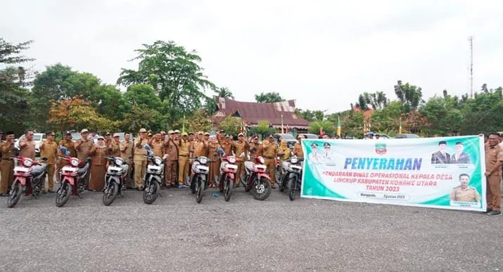 Bupati Konut Ruksamin Bagikan 35 Motor Dinas Kepada Kepala Desa