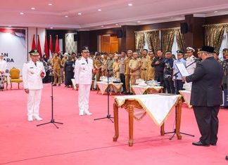 Gubernur Sultra Ali Mazi Melantik Pj Bupati Buton dan Kolut Gubernur Sultra Ali Mazi Melantik Pj Bupati Buton dan Kolut