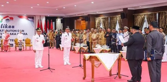 Gubernur Sultra Ali Mazi Melantik Pj Bupati Buton dan Kolut Gubernur Sultra Ali Mazi Melantik Pj Bupati Buton dan Kolut
