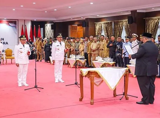 Gubernur Sultra Ali Mazi Melantik Pj Bupati Buton dan Kolut Gubernur Sultra Ali Mazi Melantik Pj Bupati Buton dan Kolut