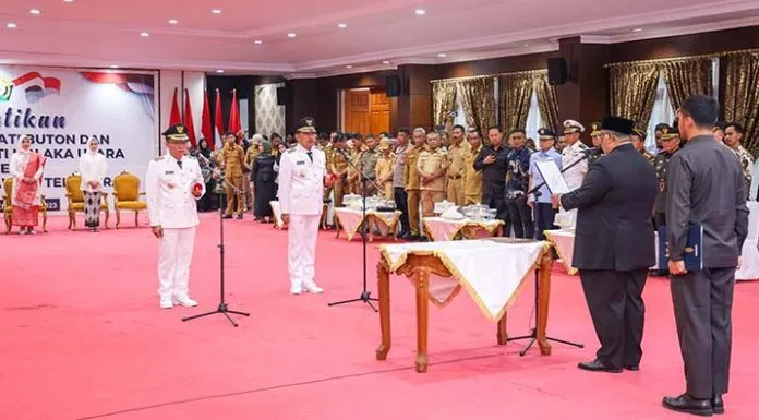 Gubernur Sultra Ali Mazi Melantik Pj Bupati Buton dan Kolut