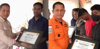 Pemkot Kendari Bersama Basarnas Kendari Memberikan Penghargaan Kepada Nelayan Penyelamat Pemkot Kendari Bersama Basarnas Kendari Memberikan Penghargaan Kepada Nelayan Penyelamat
