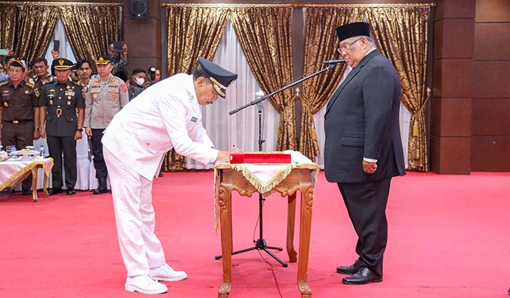 Gubernur Sultra Ali Mazi Melantik Pj Bupati Buton dan Kolut