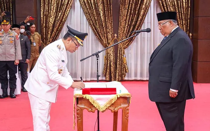 Gubernur Sultra Ali Mazi Melantik Pj Bupati Buton dan Kolut