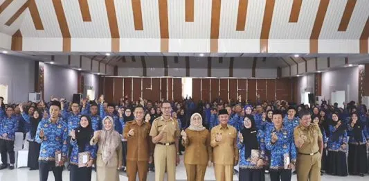 Bupati Konawe Selatan Perpanjang Kontrak 782 PPPK Bupati Konawe Selatan Perpanjang Kontrak 782 PPPK