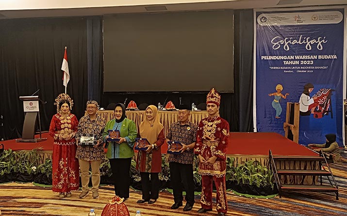 Tina Nur Alam Ajak Masyarakat Sinergi Lestarikan Warisan Budaya Sultra