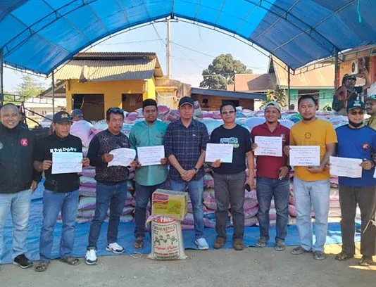 PT WIN Kembali Salurkan 3000 Paket Sembako ke Masyarakat Lingkar Tambang PT WIN Kembali Salurkan 3000 Paket Sembako ke Masyarakat Lingkar Tambang