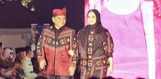 Andap Budhi Revianto Promosikan Tenun Khas Sultra di Perayaan Istana Berbatik Andap Budhi Revianto Promosikan Tenun Khas Sultra di Perayaan Istana Berbatik