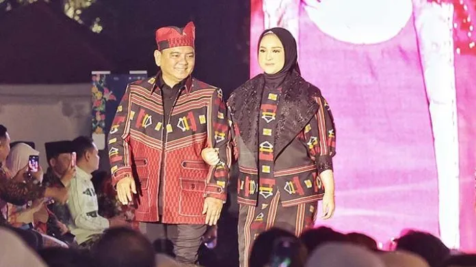 Andap Budhi Revianto Promosikan Tenun Khas Sultra di Perayaan Istana Berbatik