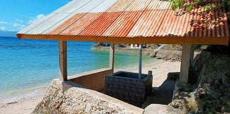 Sumur Unik di Desa Tanjung Kabupaten Muna, Sumber Air Tawar yang Berhadapan Dengan Pantai Sumur Unik di Desa Tanjung Kabupaten Muna, Sumber Air Tawar yang Berhadapan Dengan Pantai