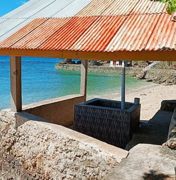 Sumur Unik di Desa Tanjung Kabupaten Muna, Sumber Air Tawar yang Berhadapan Dengan Pantai Sumur Unik di Desa Tanjung Kabupaten Muna, Sumber Air Tawar yang Berhadapan Dengan Pantai