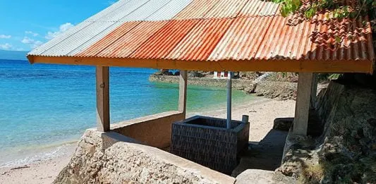Sumur Unik di Desa Tanjung Kabupaten Muna, Sumber Air Tawar yang Berhadapan Dengan Pantai Sumur Unik di Desa Tanjung Kabupaten Muna, Sumber Air Tawar yang Berhadapan Dengan Pantai