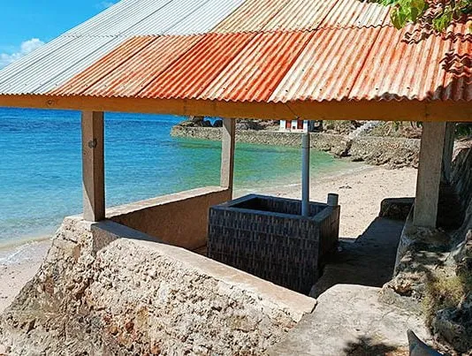 Sumur Unik di Desa Tanjung Kabupaten Muna, Sumber Air Tawar yang Berhadapan Dengan Pantai Sumur Unik di Desa Tanjung Kabupaten Muna, Sumber Air Tawar yang Berhadapan Dengan Pantai