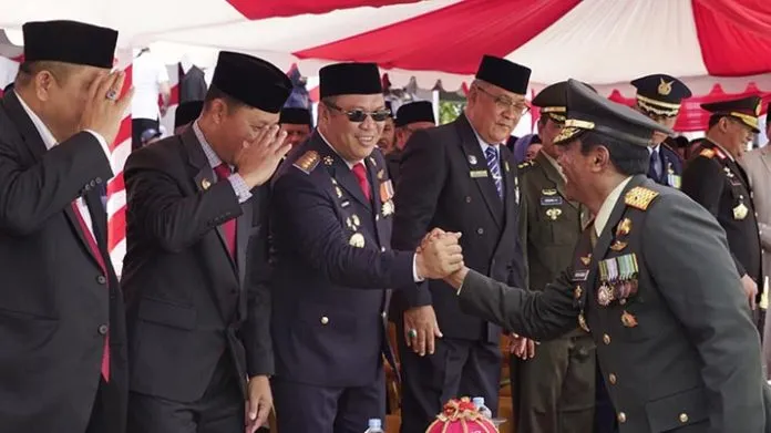 Bupati Konut Hadiri HUT TNI ke-78 di Kendari, Sampaikan Ucapan Selamat dan Harapan