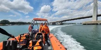 Tim SAR Gabungan Hentikan Sementara Pencarian Pemuda Terjatuh dari Jembatan Teluk Kendari Tim SAR Gabungan Hentikan Sementara Pencarian Pemuda Terjatuh dari Jembatan Teluk Kendari