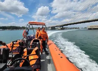 Tim SAR Gabungan Hentikan Sementara Pencarian Pemuda Terjatuh dari Jembatan Teluk Kendari Tim SAR Gabungan Hentikan Sementara Pencarian Pemuda Terjatuh dari Jembatan Teluk Kendari