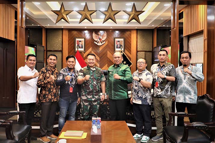 Bupati Konut Audiensi dengan Kasad Dudung Bahas Pembangunan Skuadron Lapangan Terbang