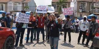 Jurnalis di Kendari Tuntut Pj Gubernur Copot Dirut Bank Sultra Jurnalis di Kendari Tuntut Pj Gubernur Copot Dirut Bank Sultra