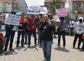 Jurnalis di Kendari Tuntut Pj Gubernur Copot Dirut Bank Sultra Jurnalis di Kendari Tuntut Pj Gubernur Copot Dirut Bank Sultra