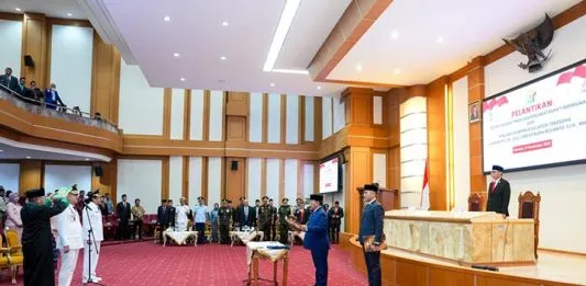 Pj Gubernur Sultra Lantik Bupati Koltim dan Pj Bupati Bombana Pj Gubernur Sultra Lantik Bupati Koltim dan Pj Bupati Bombana
