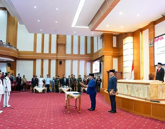 Pj Gubernur Sultra Lantik Bupati Koltim dan Pj Bupati Bombana Pj Gubernur Sultra Lantik Bupati Koltim dan Pj Bupati Bombana
