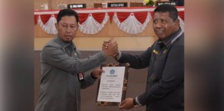 DPRD Kendari Serahkan Dua Raperda ke Pemkot Kendari DPRD Kendari Serahkan Dua Raperda ke Pemkot Kendari