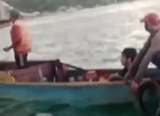 Anak Laki-laki Terjatuh dari Jembatan Teluk Kendari Diselamatkan Pemancing Anak Laki-laki Terjatuh dari Jembatan Teluk Kendari Diselamatkan Pemancing