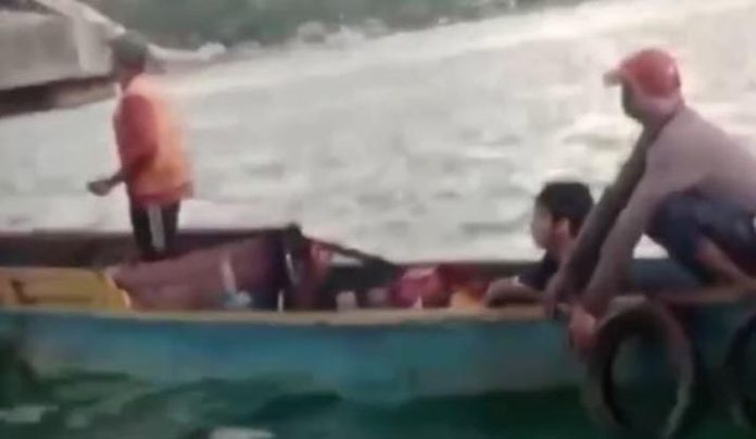 terjath Anak Laki-laki Terjatuh dari Jembatan Teluk Kendari Diselamatkan Pemancing