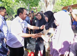 Pemprov Sultra Gelar Pasar Murah dan Salurkan Bantuan Sosial untuk Kendalikan Inflasi di Kota Baubau Pemprov Sultra Gelar Pasar Murah dan Salurkan Bantuan Sosial untuk Kendalikan Inflasi di Kota Baubau