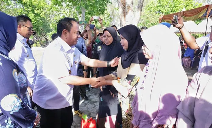 Pemprov Sultra Gelar Pasar Murah dan Salurkan Bantuan Sosial untuk Kendalikan Inflasi di Kota Baubau