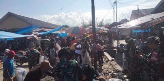 TNI, Polri, Pemda dan Masyarakat Kolaka Bersatu Padu Bersihkan Pasar Raya Mekongga TNI, Polri, Pemda dan Masyarakat Kolaka Bersatu Padu Bersihkan Pasar Raya Mekongga