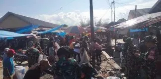 TNI, Polri, Pemda dan Masyarakat Kolaka Bersatu Padu Bersihkan Pasar Raya Mekongga TNI, Polri, Pemda dan Masyarakat Kolaka Bersatu Padu Bersihkan Pasar Raya Mekongga