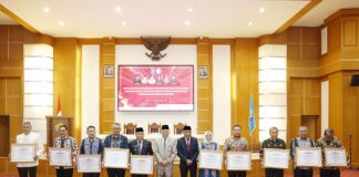 Kendari dan 9 Kabupaten/Kota di Sultra Raih Penghargaan Peduli HAM 2022 Kendari dan 9 Kabupaten/Kota di Sultra Raih Penghargaan Peduli HAM 2022