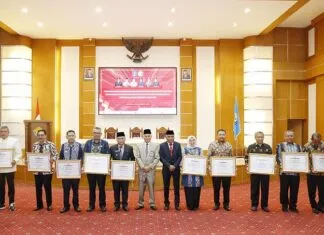 Kendari dan 9 Kabupaten/Kota di Sultra Raih Penghargaan Peduli HAM 2022 Kendari dan 9 Kabupaten/Kota di Sultra Raih Penghargaan Peduli HAM 2022